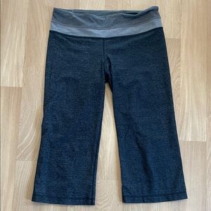 Lululemon Groove Crop Heathered Grey Size 8
